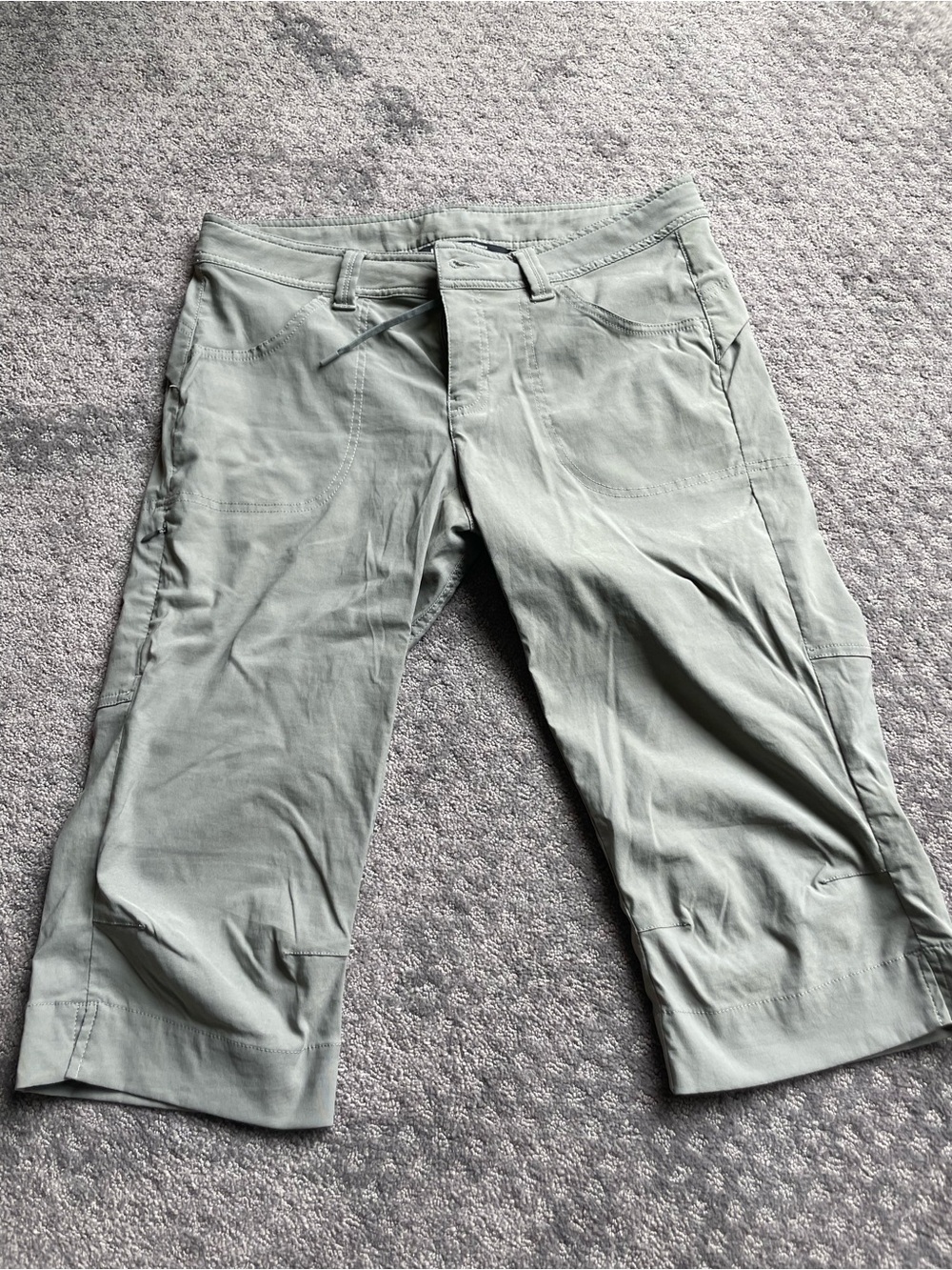 MEC Women's Light Sage Green Capri Pants